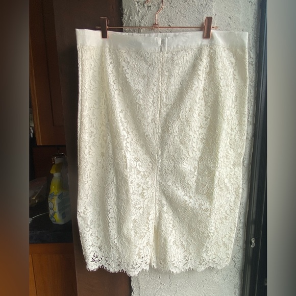 Banana Republic Ivory Lace Pencil Skirt Size 16 - Picture 3 of 10